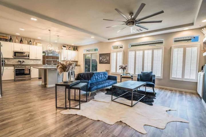 Home in Las Vegas · ★4.70 · 4 bedrooms · 5 beds · 2.5 baths